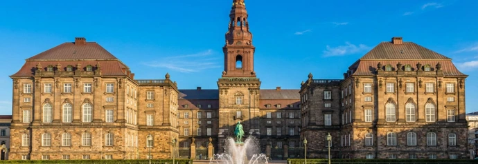 Politisk Fond | Forenede Digitale Anlæg